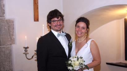 Bild: wro
Carolin Hampel aus Mitterteich und Rainer Ziereis aus Regensburg gaben sich am Wochenende das Jawort. Geheiratet wurde in der Kapelle der Burg Falkenberg.