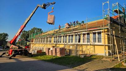 Bild: bk
Dass sie zusammenstehen, das haben die Thansüßer bereits bei der Dachsanierung bewiesen. Die Fertigstellung des Gemeinschaftshauses ist für den Herbst 2024 geplant.