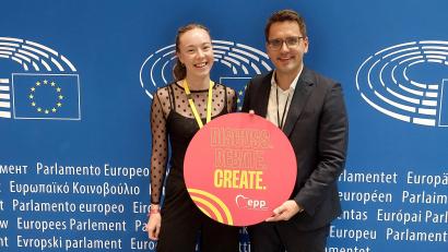 Bild: Kevin Bayer/exb
Ann-Kathrin Dorner aus Eschenbach bei EPP Youth Week in Brüssel.