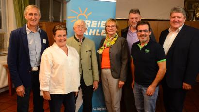 Bild: Kunz
Der neu gewählte Vorstand mit den Landtags- und Bezirkstagskandidaten, darunter Bernhard Schmidt (rechts) aus Erbendorf.