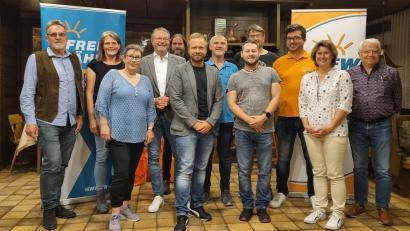 Bild: Freie Wählergemeinschaft Königstein/exb
Nach den Neuwahlen bei den Freien Wählern: (von links) Horst Meidenbauer, Manuela Köller, Christine Ulmer, Hans Martin Grötsch, Marco Brunner, Bernhard Heinisch, Hans Scheibeck, Manuel Kempa, Christian Hirsch, Doris Lehnerer und Manfred Meier.