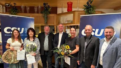 Bild: CSU Raigering-Krumbach/exb
Die Geehrten des CSU-Ortsverbandes Raigering-Krumbach mit den Ehrengästen (von links): Maria Müller, Maria Bogner, Werner Biehler, Landtagsabgeordneter Harald Schwartz, Karin Müller-Popp, Kreisvorsitzender Thomas Bärthlein und Ortsvorsitzender Daniel Müller.