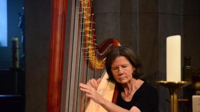 Bild: Kunz
Veronika Miller-Wabra beim Harfenspiel.