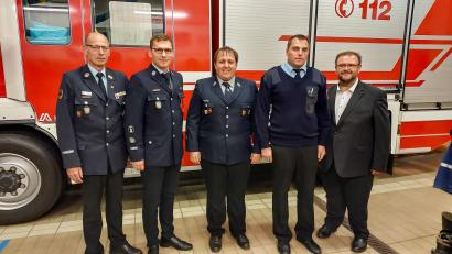 Bild: Gemeinde Kastl bei Kemnath/exb
Bürgermeister Hans Walter (rechts) und Kreisbrandmeister Alois Schindler (von links) gratulierten der neuen Führungsriege mit Stellvertretendem Kommandant Tobias Rodler, Kommandant Dominik Kugler und Stellvertretendem Kommandant Matthias Schinne.