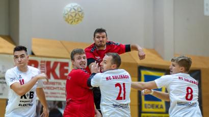 Bild: Guenter Uschold
Auch sieben Treffer von Maximilian Fütterer (Mitte) konnten die Heimniederlage des HV Oberviechtach nicht verhindern.