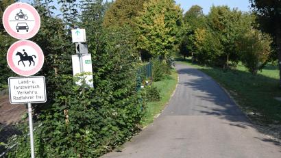 Bild: bö
Der Marktgemeinderat Schmidmühlen wendet sich dagegen, dass der neu ausgebaute Radweg im Lauterachtal zur Verlegung eines DSL-Kabel aufgegraben wird. Er empfiehlt stattdessen, das Kabel im Bankett der Staatsstraße 2235 im Lauterachtal unter die Erde zu bringen.