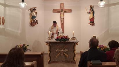 Bild: gi
Die Gläubigen der Ortschaft Ragenwies und darüber hinaus feiern mit Pfarrer Udo Klösel das Patrozinium der schmucken Dorfkapelle in Ragenwies.