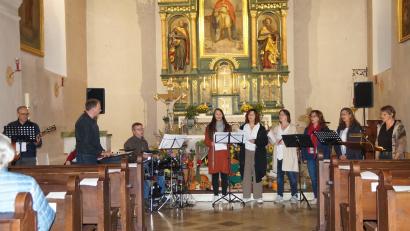 Bild: wel
"Eine Stunde Wellness für die Seele" schenkte die Gruppe "Zeitlos" den Zuhörern anlässlich ihres 25-jährigen Bestehens