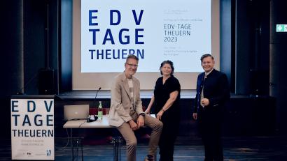 Bild: Tilman Grimm/exb
Von links: Gerhard Fürmetz (Generaldirektion der Staatlichen Archive Bayerns), Sybille Greisinger (Landesstelle für die nichtstaatlichen Museen in Bayern) und Martin Schreiner (Bergbau- und Industriemuseum Ostbayern).