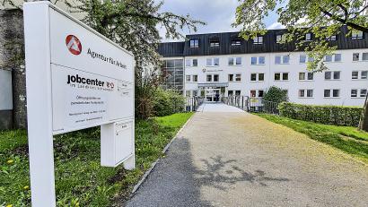 Bild: Hösamer
Die Agentur für Arbeit Schwandorf meldet für September 2023 beinahe stagnierende Zahlen.