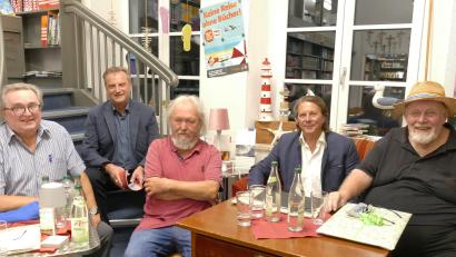 Bild: Grenzlandschreiber/exb
Klaus Rösch, Berthold Kellner, Walter J.Pilsak, Florian Winklmüller und Hans G. Lauth (von links) boten einen unterhaltsamen Abend.