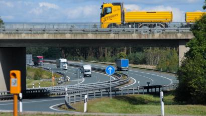 Bild: Stephan Huber
Der Kreuzungsbereich der Autobahn A6 mit der B85 ist laut Verkehrspolizei sehr unübersichtlich. Daher wurde hier Tempo 120 angeordnet.