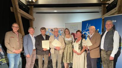 Bild: CSU Ortsverband Waldsassen/exb
Beim Waldsassener Heimatabend der CSU Waldsassen sind auch treue Mitglieder geehrt worden. Von links Bürgermeister Bernd Sommer, MdL Tobias Reiß, Hubert Rustler, Arnold Scharnagl, FU-Vorsitzende Katja Bloßfeldt, Brigitte Kliebhan, Otto Müller und CSU-Ortsvorsitzender Markus Scharnagl.