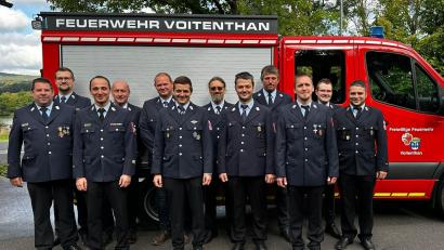 Bild: Feuerwehr Voitenthan/exb
Mit Erfolg legten Aktive der Feuerwehr Voitenthan eine Leistungsprüfung ab. Im Bild (von links) Kreisbrandmeister Florian Trießl, Andy Trießl, Kreisbrandmeister Christian Sirtl, Kreisbrandmeister Herbert Thurm, Maximilian Plappert, Nicolas Trießl, Stephan Weiß, Thomas Höcht, Walter Kißwetter, Jörg Trießl, Christian Trießl und Daniel Bächer.