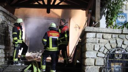 Bild: Dominik Altmann
In einem Hotel in Rimbach im Landkreis Cham bricht ein Brand aus. Hunderte von Menschen müssen evakuiert werden.