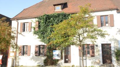 Bild: bey
Der Markt Luhe-Wildenau hat das Haus Marktplatz 13 erworben, das früher gastronomischen Zwecken diente.