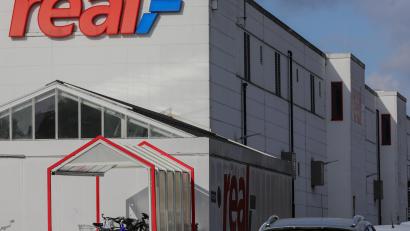 Bild: Wolfgang Steinbacher
Der Amberger Real-Markt, wie man ihn seit Anfang der 1990er Jahre kennt. Seine Zukunft ist wieder einmal ungewiss, nachdem der Eigentümer, die Sistema Capital Partners einen Insolvenzantrag für alle Real-Märkte gestellt hat.