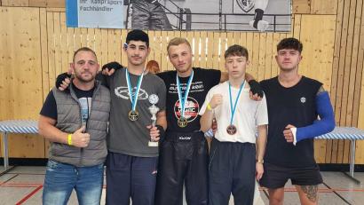Bild: Wührl
Die Tirschenreuther Kickboxer und ihre Trainer: (von links) Marvin Seitz, Rawad Al Najjar, Fabian Stock, Philipp Schön und Manuel Klinnert.