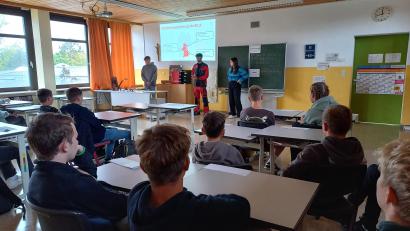 Bild: MS Schmidgaden/exb
15 Firmen stellen sich und von ihnen angebotene Lehrstellen beim Berufsinformationstag an der Mittelschule Schmidgaden vor.