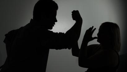 Symbolbild: Jan-Philipp Strobel/dpa
Schutz vor gewalttätigen Partnern bieten Frauenhäuser.