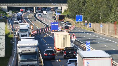 Bild: Gabi Schönberger
Bis Dezember geht es eng zu auf der A93 bei Weiden. Ab Montag, 9. Oktober, ist eine weitere Teilsperrung erforderlich.