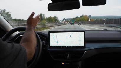 Bild: bl
An der Beschilderung liegt es laut Fahrlehrer Alexander Renz nicht, dass so viele Unfälle im Baustellenbereich der A 93 bei Pfreimd passieren, er moniert das Verhalten vieler Autofahrer.