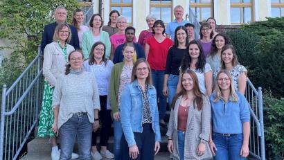 Bild: AELF Regensburg-Schwandorf/exb
Schulleiter Helmut Melchner (hinten links) und Semesterleiterin Ruth Schumann (vorne links) begrüßten zusammen mit den Lehrkräften die neuen Studierenden.