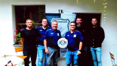 Bild: Andreas Luber/exb
Sie tragen beim Wagrainstüberl-Stammtisch nun die Verantwortung (von links): Manuel Mirz, Daniel Schmidt, Hans Mühlbauer, Michael Mutzbauer, Stefan Hummel und Florian Nehmer.