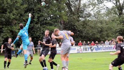 Archivbild: hho
Der TSV Waldershof (Szene vom 4:3-Sieg gegen den FC Tirschenreuth) ist auf heimischem Gelände noch ohne Punktverlust. Am Sonntag empfängt der Tabellendritte die SpVgg Wiesau.