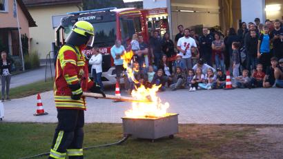 Bild: slh
Die Fettbrand-Vorführung zeigt auf, dass ein Fettbrand in der Küche lebensgefährlich sein kann.