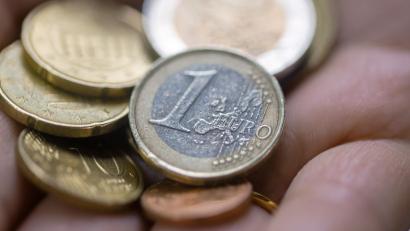Bild: Fernando Gutierrez-Juarez/dpa
Die aktuelle Zinsbewegung wirkt sich nicht nur auf Staatsfinanzen aus – sondern auch auf den privaten Anleger.