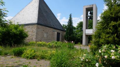 Bild: do
Ideen zur Nachnutzung der entwidmeten Kirchenthumbacher Johanneskirche sind willkommen. Im Gespräch ist eine Verwendung als Kinderkrippe. Endlich scheint die Existenz des Glockenturms