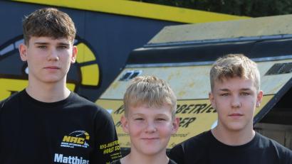 Bild: gf
Mattias (von links), Manuel und Martin Scherer räumten bei den deutschen Kart-Slalom-Meisterschaften ab.
