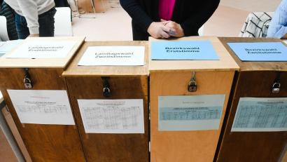 Bild: Gabi Schönberger
Warten auf die Stimmzettel bei der Landtagswahl in Weiden.