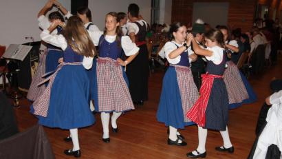 Bild: bjp
In der Nordoberpfalz sind die "Haidnaabtaler"-Volkstanzgruppen aus Trabitz längst mehr als ein Geheimtipp. Beim Oktoberfest in der heimatlichen "Alten Säge" boten sie mit zwölf Tänzen ein Premium-Programm.