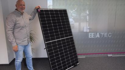 Bild: fz
„Wir führen ausschließlich hochwertige Module für Photovoltaik“, betont Prokurist Peter Lehner.