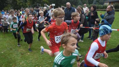 Bild: fz
Hoher Spaßfaktor bei den Kindern. Der Crosslauf in Bechtsrieth ist eine der letzten großen Laufveranstaltungen in der Nordoberpfalz in diesem Jahr.