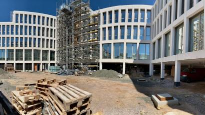 Bild: Gabi Schönberger
Der Neubau der AOK wird in U-Form erstellt. 40 Stellplätze finden im Hof Platz.