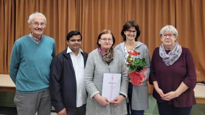 Bild: Michaela Staufer/exb
Ehrungen bei der KAB: Im Bild von links Willi Greger, Präses Pater Martin Mundackal, Margot Sattler, Bettina Stock und Karin Ernstberger.