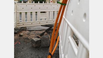 Bild: njn
Derzeit verlegt die Firma Leonet im Erbendorfer Stadtgebiet Glasfaser.