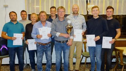 Bild: Bernhard Birkner/exb
Der Windischeschenbacher Tennisclub ehrt die Stadt- und Vereinsmeister.