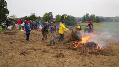 Bild: fvo
Nicht fehlen darf im Herbst das Kartoffelfeuer nach der Kartoffelernte am Steffelbauernfeld in Frankenrieth