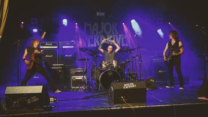 Bild: Ellie Fox/exb
Als „Major Overdrive“ spielen Mathias Kiener, Jan Gresser und Max Müller (von links) Hardrock.