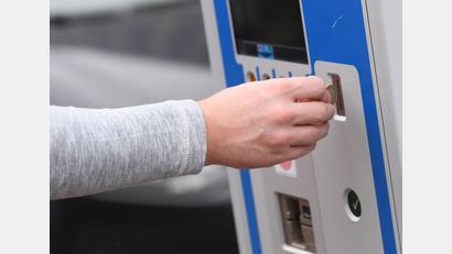 Symbolbild: Arne Dedert/dpa
Von Sonntag auf Montag haben bislang Unbekannte in Fichtelberg zwei Parkscheinautomaten aufgebrochen.
