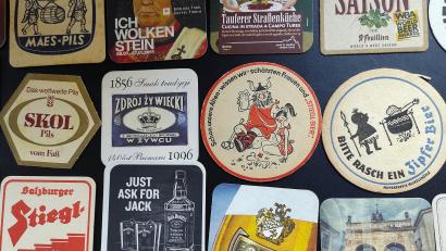 Bild: lgc
Ein Ausschnitt aus der Sammlung von rund 1200 Bierdeckeln die Ulrich Sigmund aus aller Welt zusammengetragen hat.