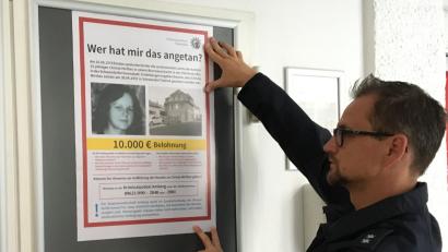 Bild: Hohlheimer
In Schwandorf gab es Ende September eine Plakataktion mit Zeugenaufruf im "Cold Case" Christa Mirthes. Daraufhin gingen neue Hinweise bei der Kriminalpolizei Amberg ein.