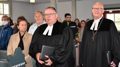 Bild: rgr
Regionalbischof Klaus Stiegler (rechts) und Pfarrer Thomas Berthold beim Einzug in die Kirche.