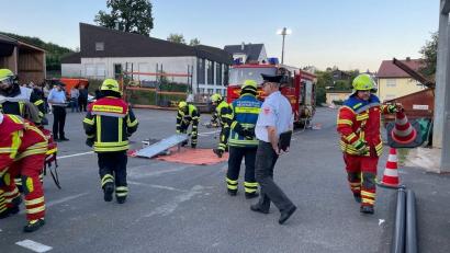 Bild: Corinna Hagn/exb
Die Feuerwehren aus Neustadt und Störnstein legen gemeinsam Leistungsabzeichen in technischer Hilfeleistung ab.