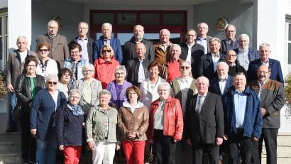 Bild: Gelis Fotostudio/exb
Bei sonnigem Herbstwetter feierte der Mitterteicher Jahrgang 1952/53 ein Wiedersehen.