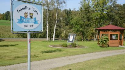 Bild: bey
Der Gamlitz-Bor-Platz soll nach Vorstellung der Mehrheit im Pleysteiner Stadtrat umgestaltet werden. Dazu soll ein Förderantrag beim Naturparkland Oberpfälzer Wald eingereicht werden.